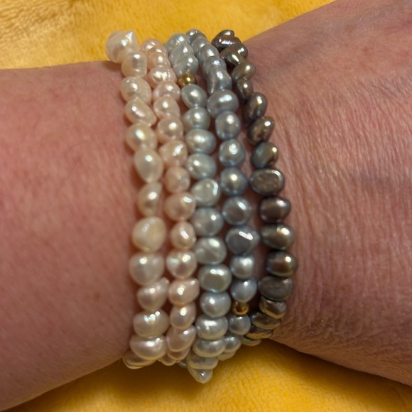 Pearl stretch bracelets set of 5 - Picture 1 of 7